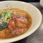 八雲 - ☑️黒だし支那そば¥950
      ☑️切り落とし焼豚¥200
      　※細麺から☝️平打ち縮れ麺に変更可能
      　※黒出汁&白出汁MIXも可能