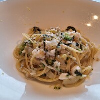 アーティスト カフェ - 魚介とブロッコリーの白ワインソース ジェノバ風