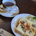 山本珈琲倶楽部 - キリマンジャロに冬季限定の牡蠣の燻製チーズトースト