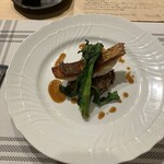 malus fantastica - <メインディッシュ> 本日の鮮魚のポワレ　牡蠣の穀物の焼物の上に鯛のポワレ、菜の花添え