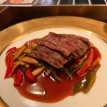 イタリアン チャイナバル村塾 - サーロインを使った青椒肉絲