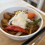 Cafe BLOOMY'S - 料理写真:ボリュームたっぷり豚丼