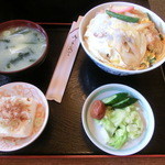 かわかみ食堂 - 料理写真:同席のY先輩。「カツ丼」700円。ボリューム満点!!!!