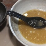 中華そば 葦屋 - 塩分過多を気にして完飲せず。