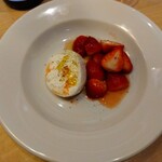 ガゼボ - ブッラ—タチーズと苺（ハーフサイズ）