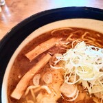 肉そば家 笑梟 - 小指サイズの柔らかいメンマ。