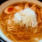 肉そば家 笑梟 - 葱たっぷりなのが嬉しい。