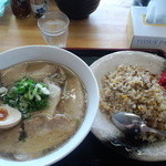 大島 - チャーシュー麺とチャーハン