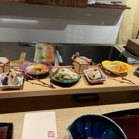 御幸町 田がわ - 八寸　白魚　てっぱい　エビの唐揚げなど
