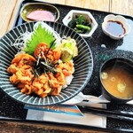 光る海 - ウニ丼