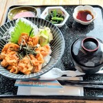 光る海 - ウニ丼