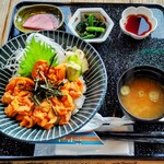 光る海 - ウニ丼
