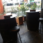 アノーニモ - 樽がテーブル