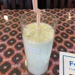 インド料理 パリワル - 今回のスペシャルに併せて用意されたアボカドミルクシェーク(¥480) おいしー♪