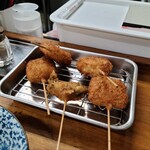 串かつ晴 - キスの三つ葉巻き、じゃがバター、玉ねぎ