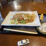 綿向山ビレッジ キッチン&ゲストハウス - これお皿が大きいので、食べ応えあり！