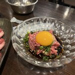 炭火焼肉 肉刺し にく式 - 霜降りユッケ