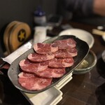 炭火焼肉 肉刺し にく式 - タンした