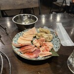 炭火焼肉 肉刺し にく式 - ホルモンミックス