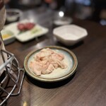 炭火焼肉 肉刺し にく式 - 豚ホルモン