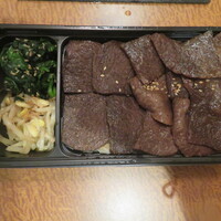 焼肉うしごろ 銀座並木通り店 - 特選A5黒毛和牛赤身弁当