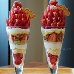 からこカフェ - 真横から！積層しているパフェ部がよく見えますね♪一番下はフローズン、食べ進めると味、食感が変わるので楽しいです！