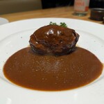 洋食 おがた - 阿蘇赤牛と走る豚のハンバーグ