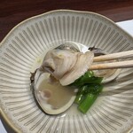 鮨 さかな - 蛤と春菊の酒蒸し