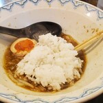 らぁめん優雅 - ご飯を入れ味玉を細かくして食べたら絶品