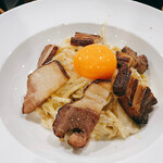 厚切りベーコンの特濃カルボナーラ