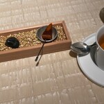 ベージュ アラン・デュカス 東京 - 紅茶