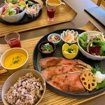 コージーガーデン カフェ アザレア - 本格熟成ローストビーフのプレート