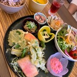 コージーガーデン カフェ アザレア - 【季節限定プレート】鰆のパン粉焼きとビーツのタルタル