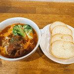 牛すじの赤ワイン煮