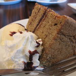 カフェ デラカーサ - ランチに+200で付くデザートは紅茶のシフォンケーキ