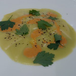 クイントカント - なめらかな口当たりのパスタに空豆ピュレ、濃厚うにソースが絡む