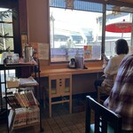 二八そば 一貴 - カウンター、テーブル席