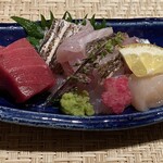 魚菜 基 - （３）向附　お造り盛り合わせ　マグロ、シマアジ、ホタテ、他