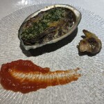 大阪 京橋 鉄板焼 ステーキ 玄牛 - アワビのステーキ、香草バター、トマトソースを添えて。