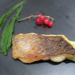 リストランテ サクラ - オードブル　九十九里町産ナマズの蒲焼仕立て　オレンジのソース焼き　ずんだのムース　唐辛子の葉のソース　マイクロトマト添え