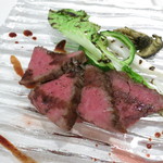 リストランテ サクラ - ヴィアンド　仙台黒毛和牛　ザブトンのタリアータ　燻製した赤ワインのソース　グリル野菜添え