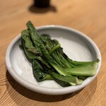 なぎさのハンバーガー - 季節の鎌倉野菜の薪火焼き　一味唐辛子をのせて