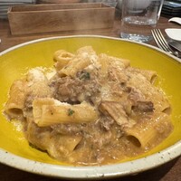 Eccomi - 豚肩ロースのワイン煮込みリガトーニ