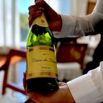 ベラ・ルーサ - 席につくなり、とにかく、泡を一杯。 メニュー見るのはあとから。 レストランでは、駆けつけの一杯は泡です。 旨〜。