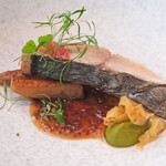 Héritage by Kei Kobayashi - ランチコース 17800円 のサワラ　霧のスープ煮詰め 万願寺唐辛子のピューレ、菊芋チップス、桃