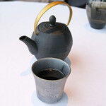 Héritage by Kei Kobayashi - ランチコース 17800円 の温かなビーフコンソメスープ 黒胡椒、ポートワイン