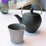 Héritage by Kei Kobayashi - ランチコース 17800円 の温かなビーフコンソメスープ 黒胡椒、ポートワイン