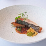 Héritage by Kei Kobayashi - ランチコース 17800円 のサワラ　霧のスープ煮詰め 万願寺唐辛子のピューレ、菊芋チップス、桃