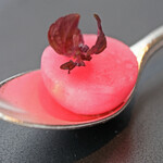 Héritage by Kei Kobayashi - ランチコース 17800円 の赤紫蘇のソルベ