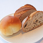Héritage by Kei Kobayashi - ランチコース 17800円 のライ麦パン、全粒粉パン、ミルクパン